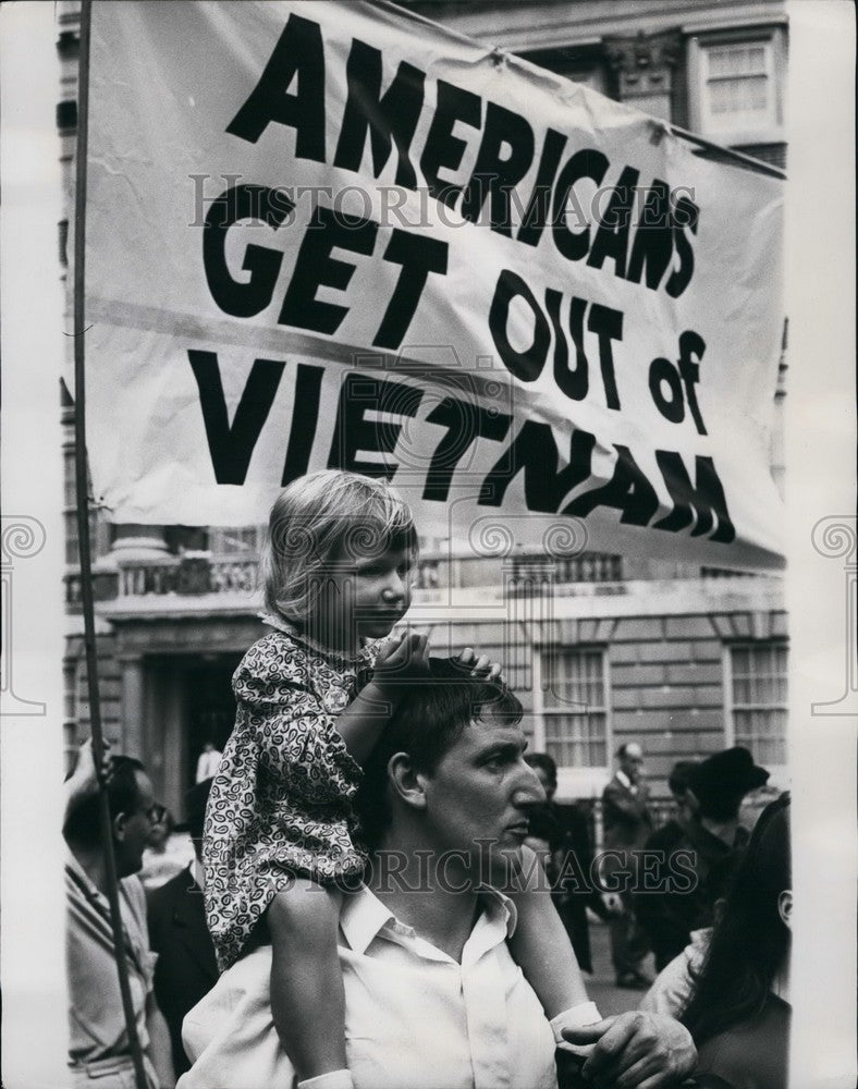 1966 Press Photo Demonstration At American Embassy in London - KSB55219 - Historic Images