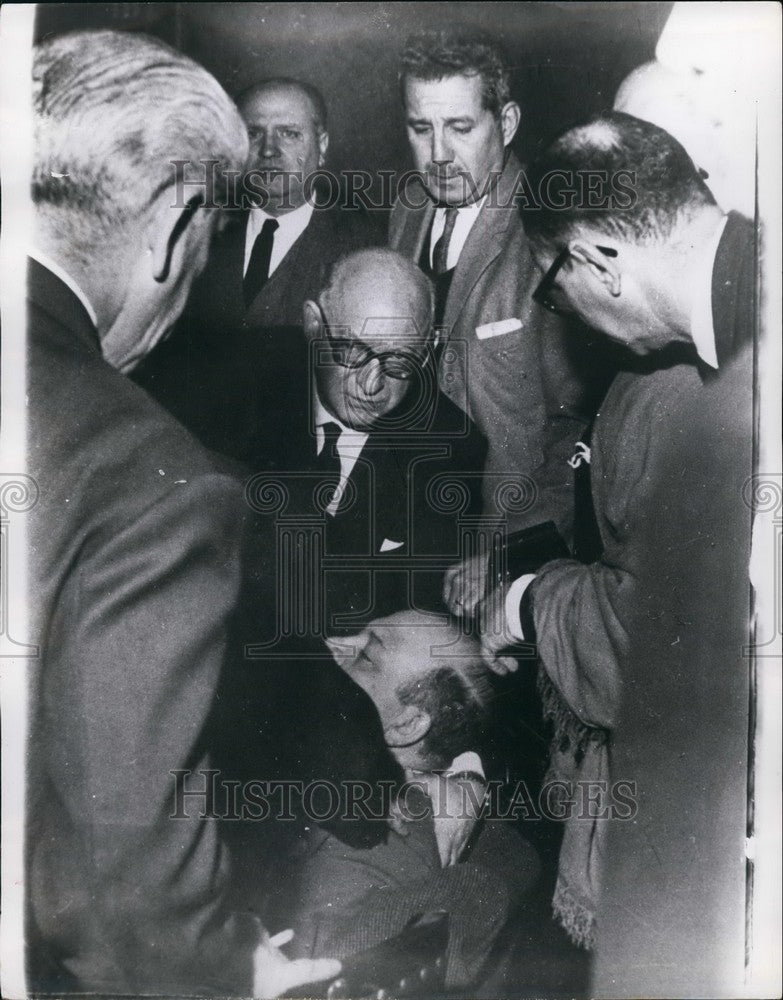 1964 Press Photo Dr. Fernando Piraguins Nineyro ,injured in attack - KSB55259-Historic Images