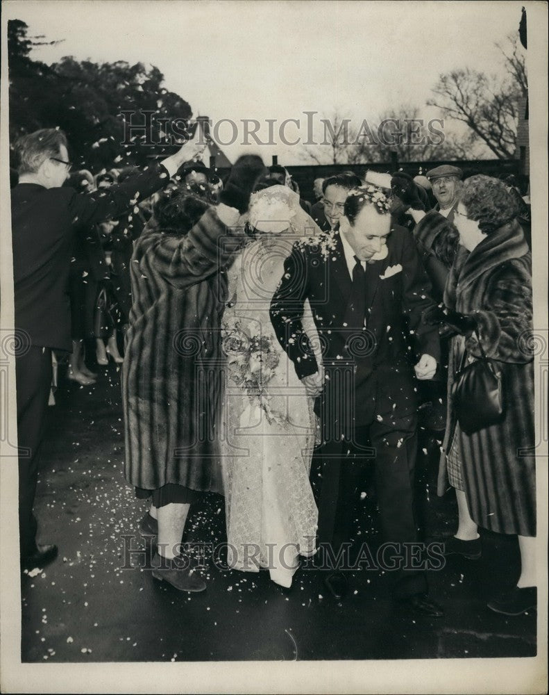 1962 Tristan De Gunha Couple Wed in Surrey - Historic Images