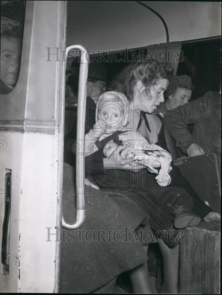 1953 Press Photo East German refugees in West Berlin. - Historic Images