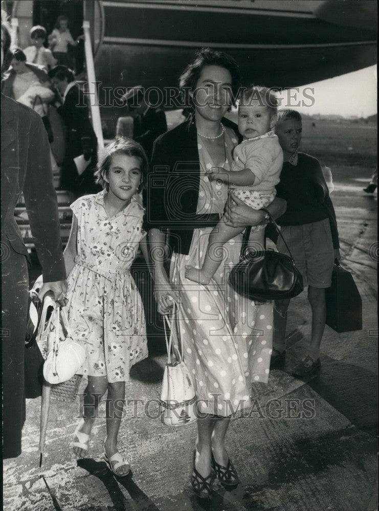 1958 British Evacuees Arrive From Beirut At London Airpor - Historic Images
