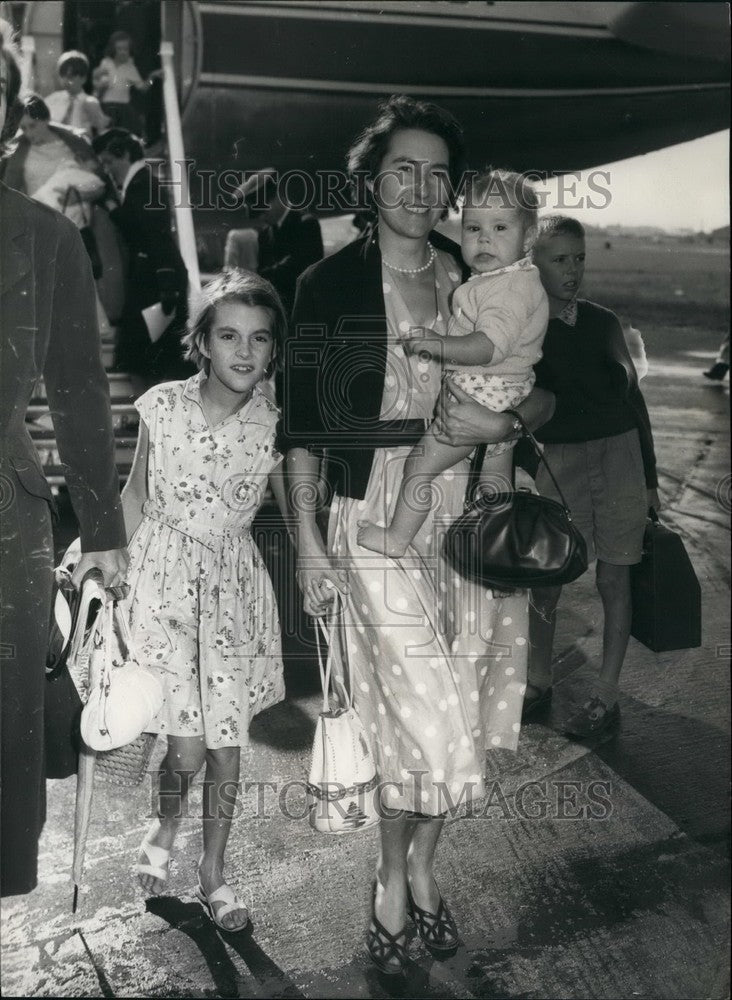 1958 Press Photo British Evacuees Arrive from Beirut at London Airport - Historic Images