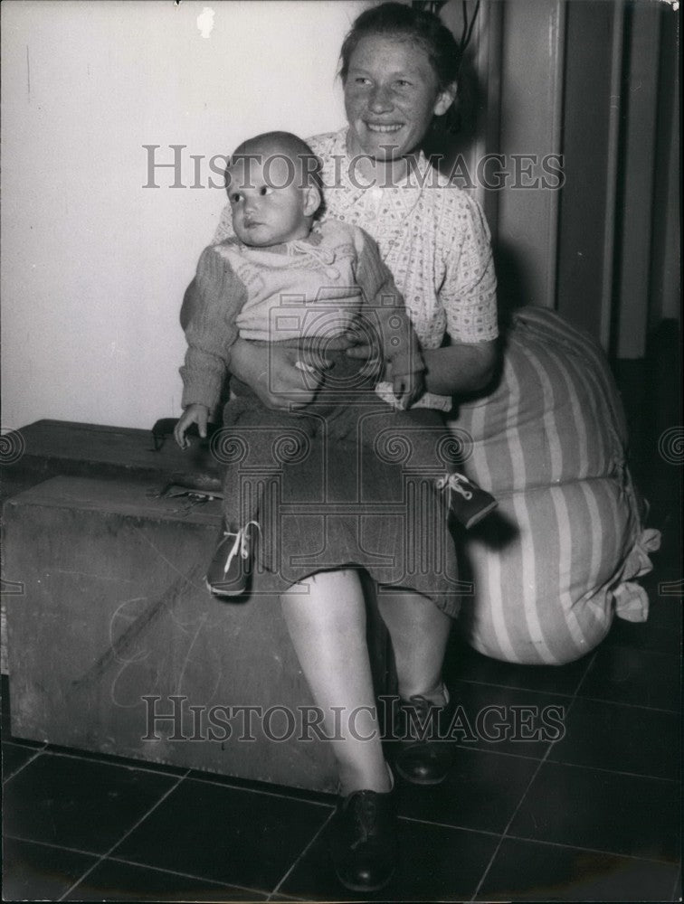1953 Youngest come-back-girl from Russia arrived at Munich - Historic Images