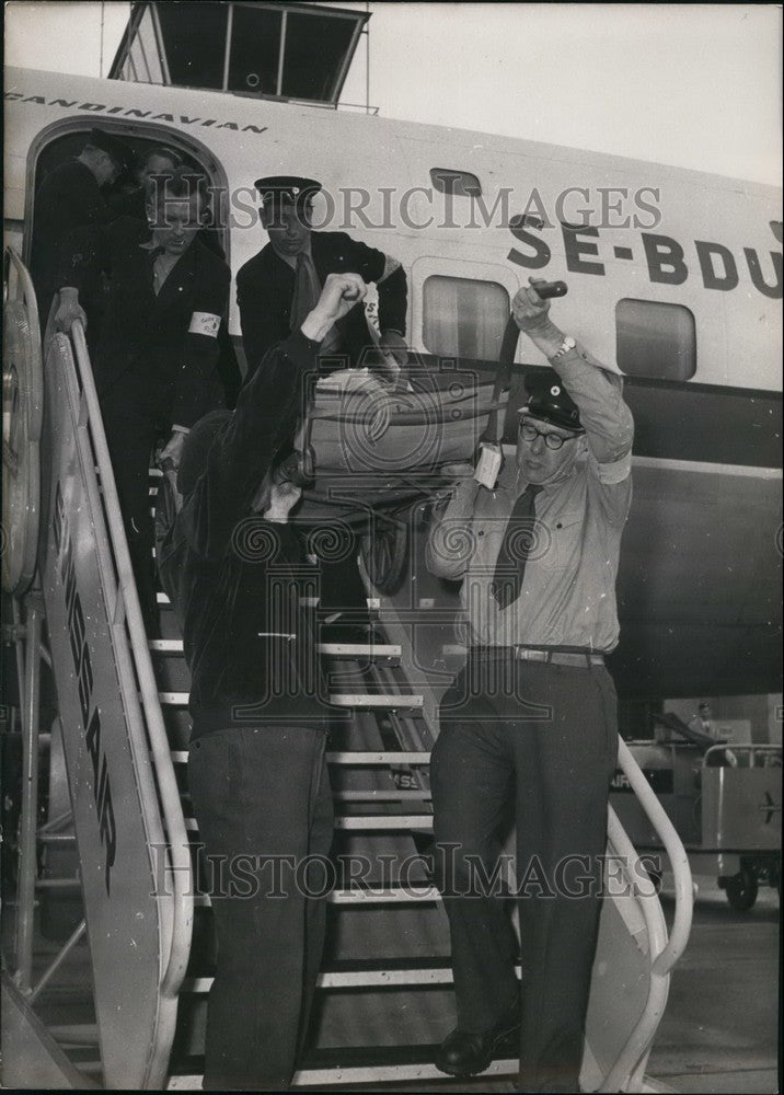 1954 Refugees from China arrive at Geneva - Historic Images