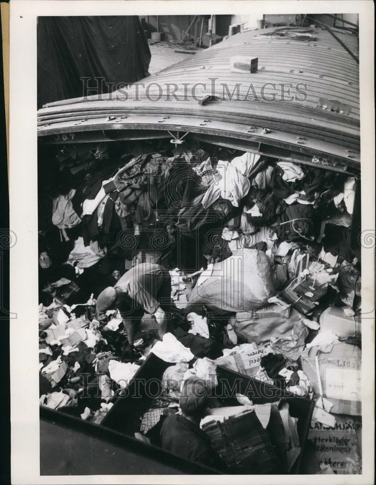 1953 Gifts for German refugees - Historic Images