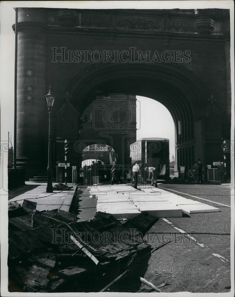 1962 Press Photo Work in Progress On the Landmark of London Tower - KSB55535-Historic Images