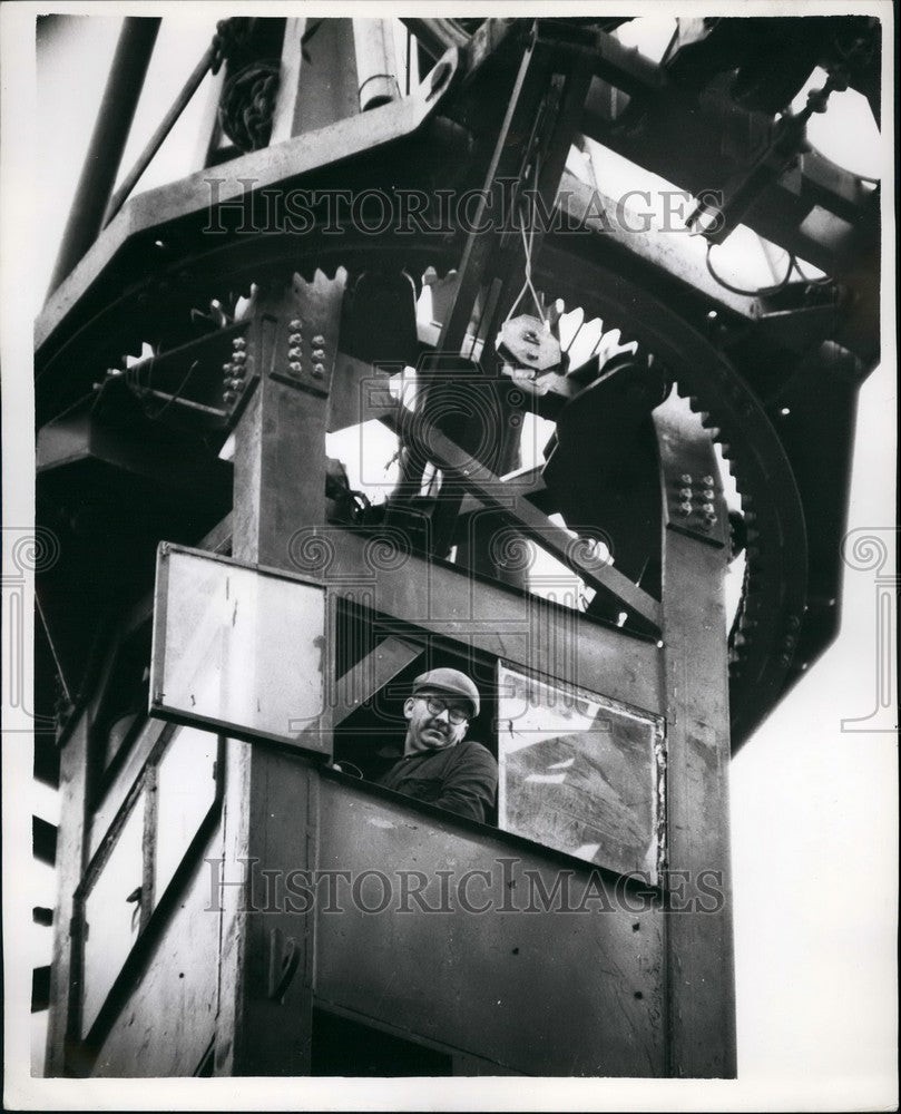 Press Photo Crane Operator at Work on the Site Near Victoria Station - KSB55537-Historic Images