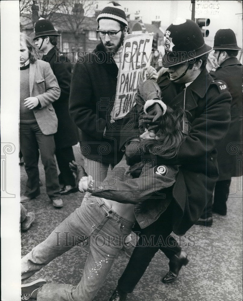 1972 Press Photo Release Pauline Jones demonstration Holloway Prison - KSB55587 - Historic Images