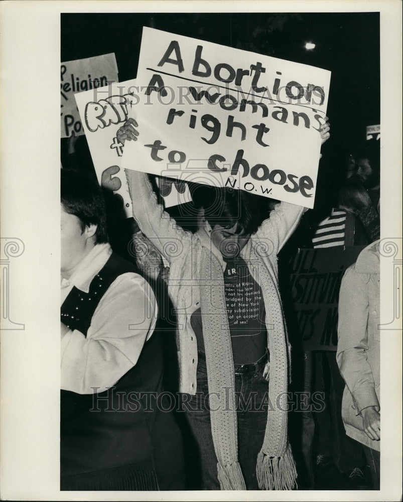 1976 Pro-legalized abortion demonstrator - Historic Images