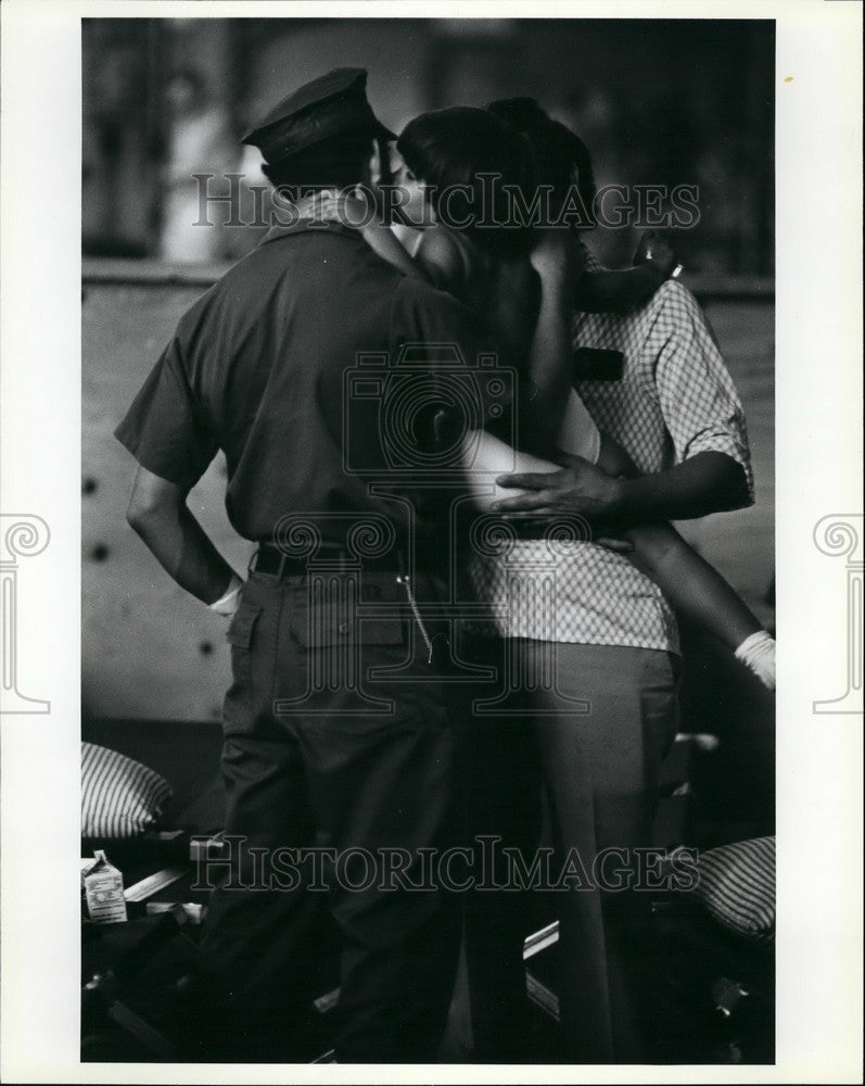 Press Photo Cuban refugee and a Marine in Key Wesy Fla - KSB55675 - Historic Images