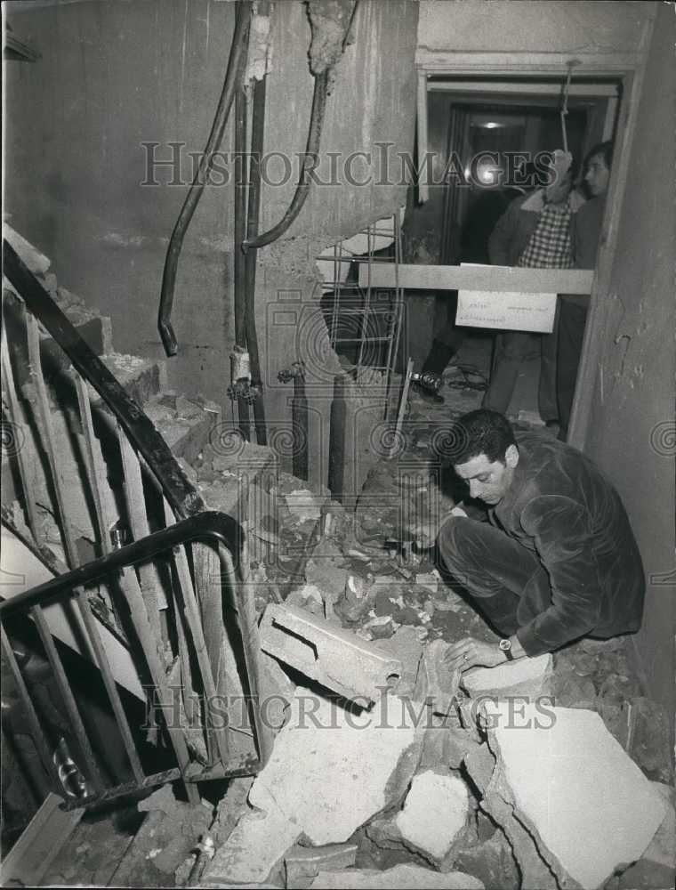 1975 Press Photo Explosion Damage at German Television Office in Paris - Historic Images