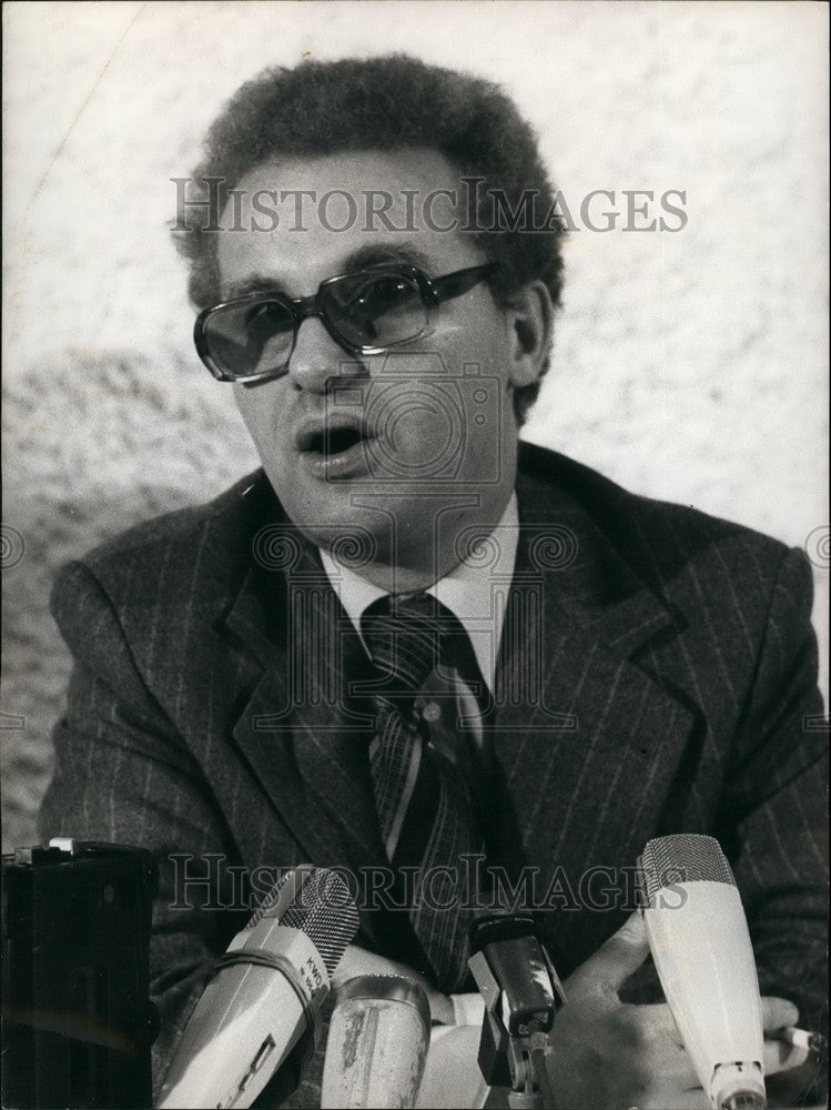 1977, Mediator Maitre Denis Payot - KSB55781 - Historic Images