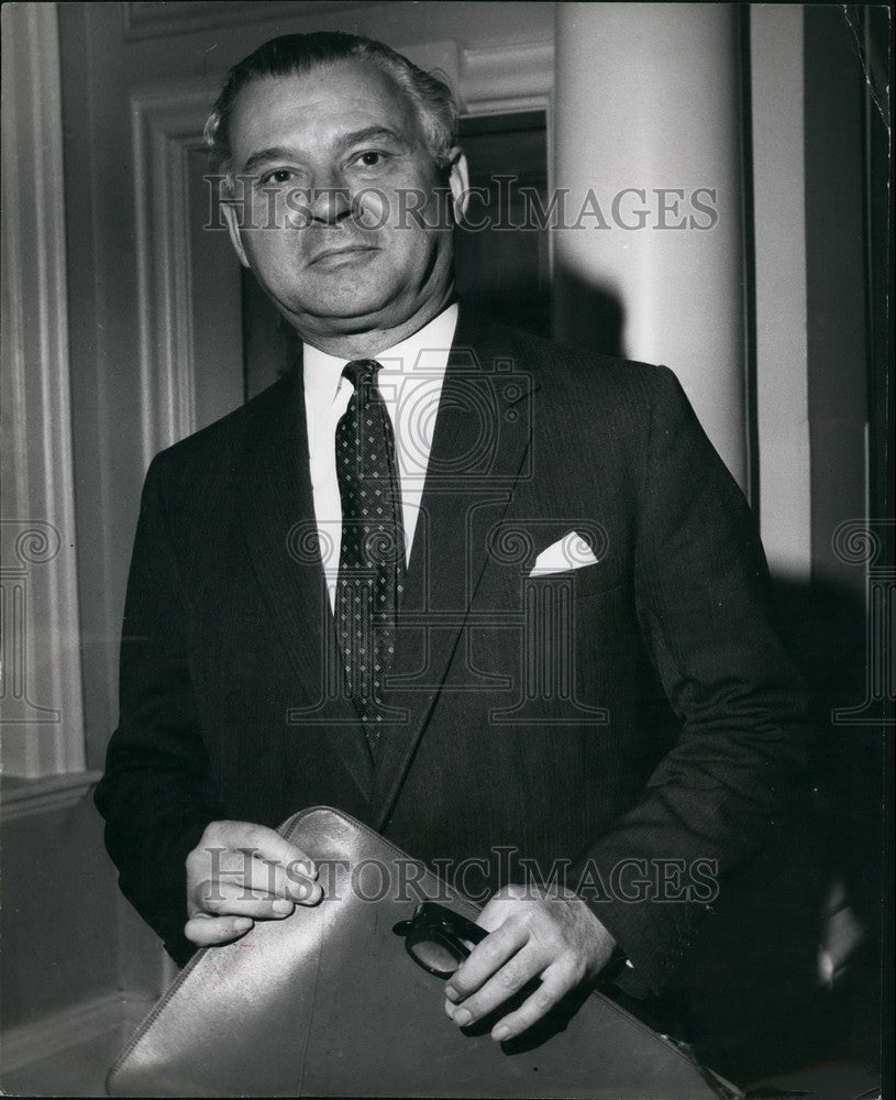 1964 Robart Moore, the accountant of Ferranti - Historic Images