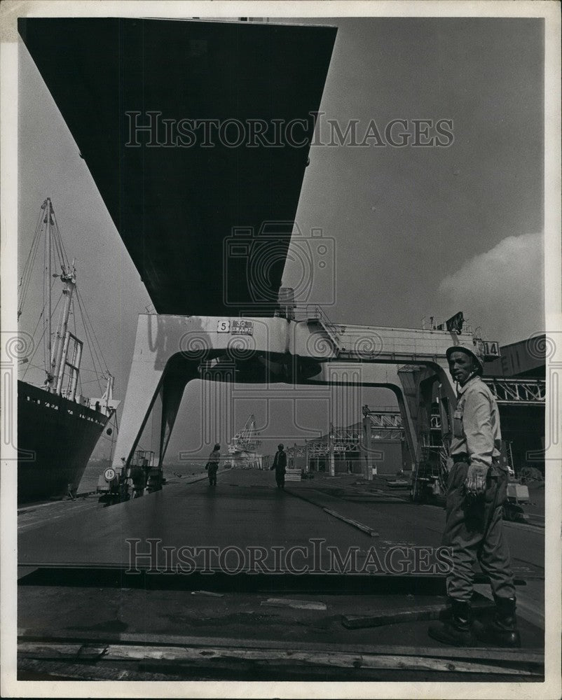 Press Photo Nippon Kokan Fukuyama Steel Works/Steel Plates Loaded For Export - Historic Images