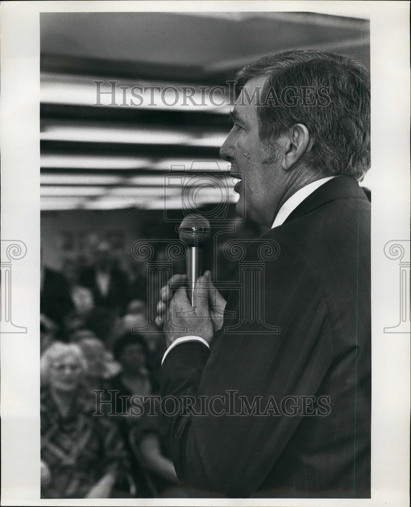 1976 Press Photo Morris K. Udall democratic presidential candidate at Queens co - Historic Images