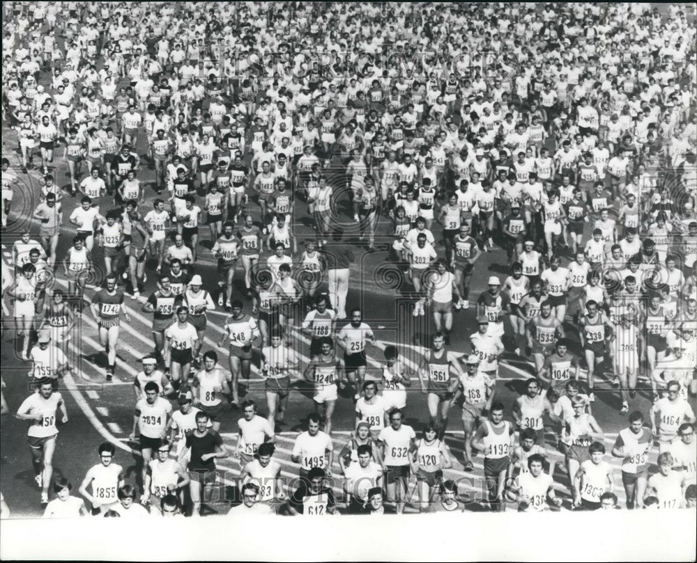 1979 Press Photo Over 2,500 Take Part in The Marathon Peace Race in Warsaw-Historic Images