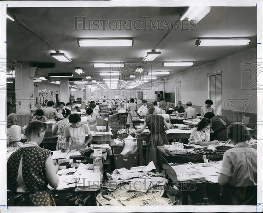 Press Photo Luce Clippers Cut Out Marked Clips From Papers & Mount Them - Historic Images