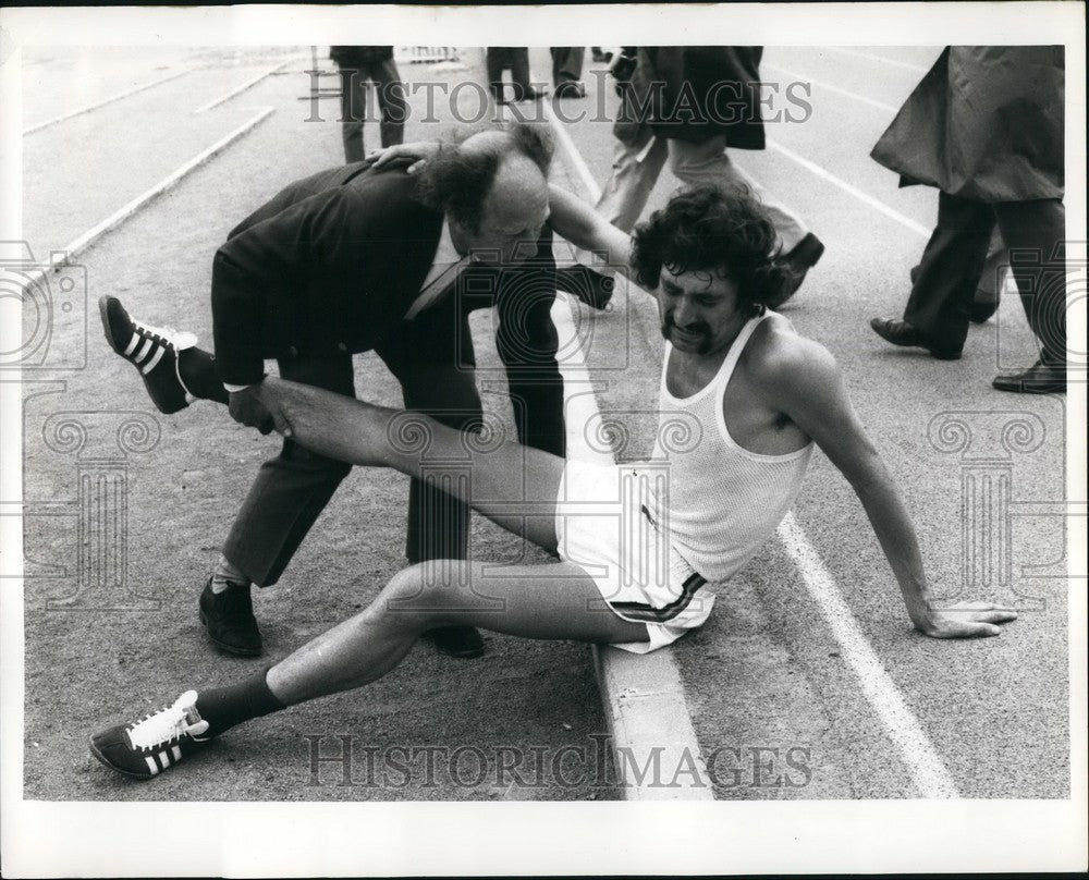 Press Photo Ilendon student Dave Bedford after dropping out of the 5,000 meters-Historic Images