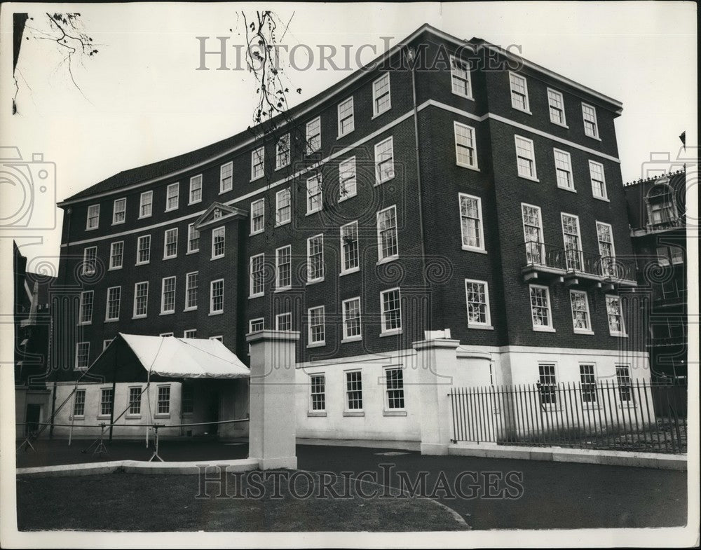 1957 Queen Mother Opens Middle Temple Building:  - Historic Images