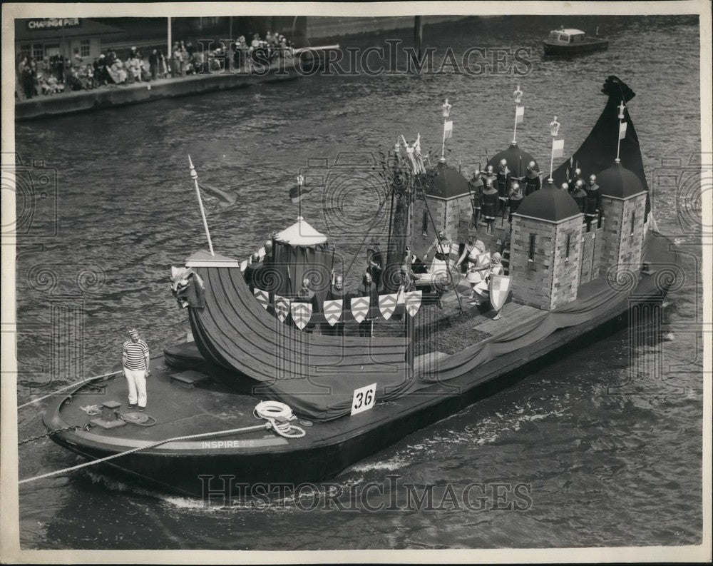 1953 Royal Cornation Pageant On The Thames - Historic Images
