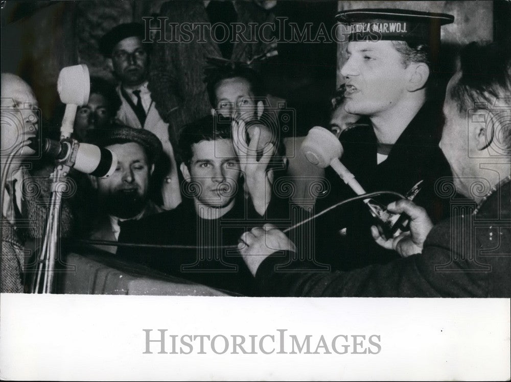 1956 Press Photo Cadet of the Higher Naval school Paluch delivers a speech. - Historic Images