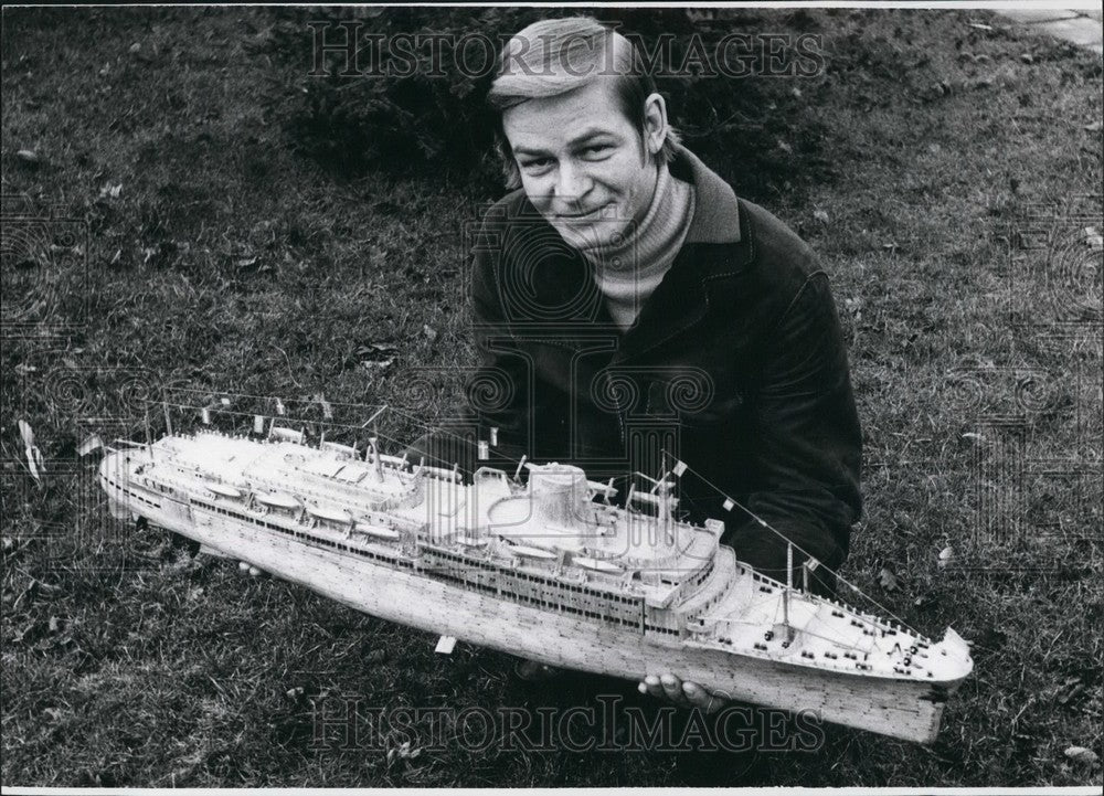 Press Photo Replica of the Flagship "Breemen" Made Out of 25,000 Matches - Historic Images