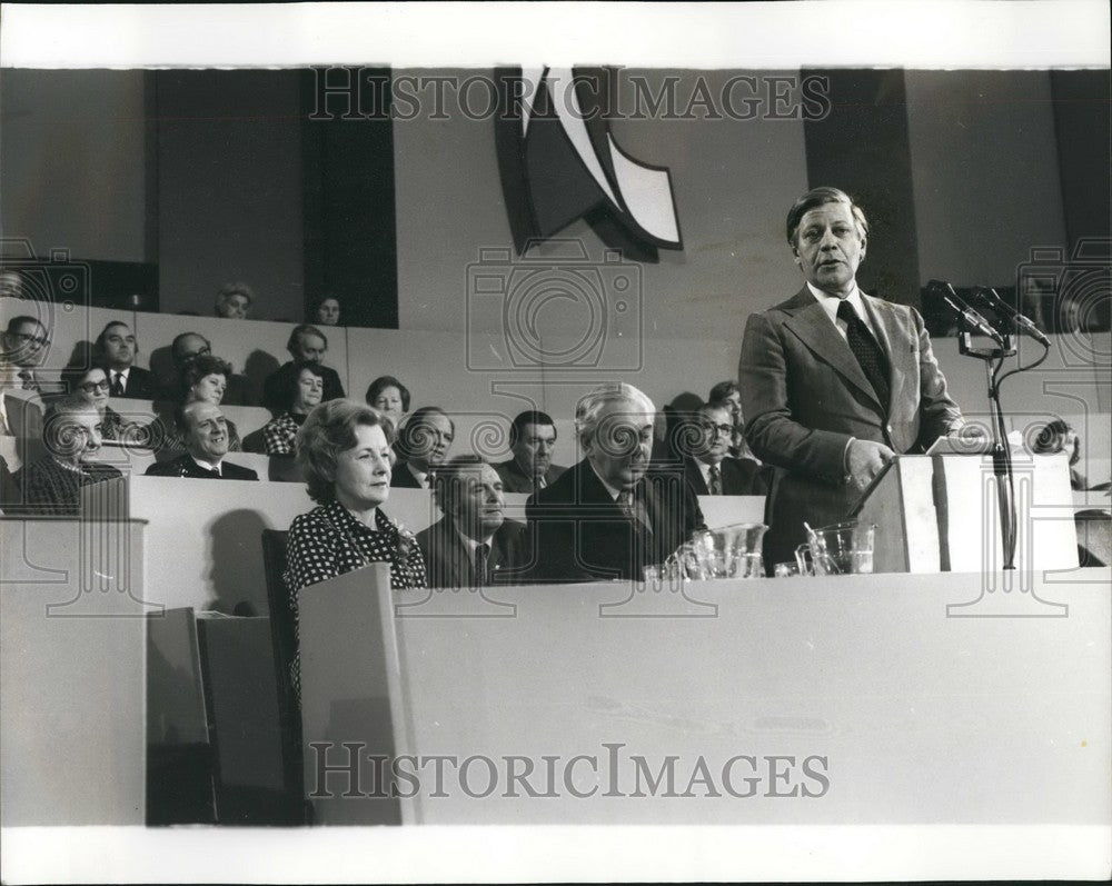 1974 Press Photo Herr Schmidt West German Chancellor Addresses Labor Party-Historic Images