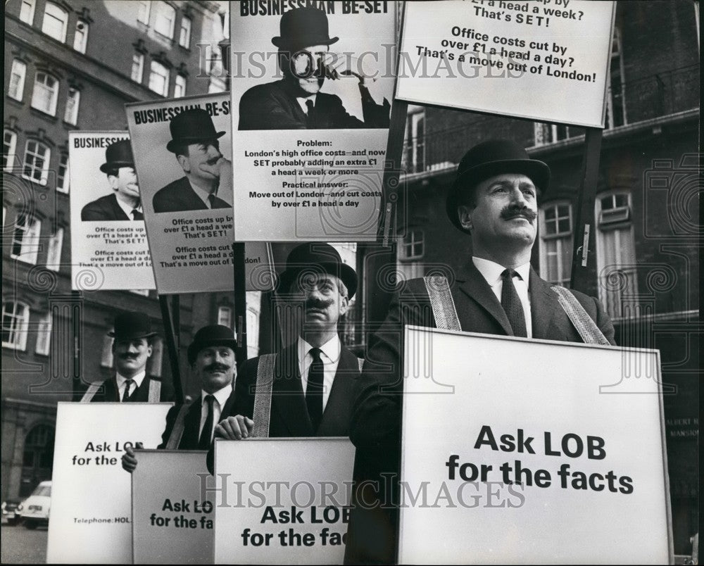 1966, Men From LOB Picketing to Get Tycoons Out of London - KSB57171 - Historic Images