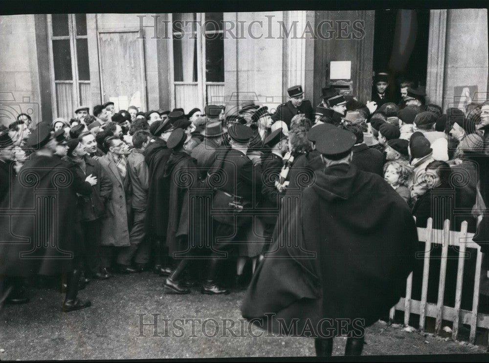 1958 Priest Guy De Snovers On Trial For Murder of Mistress - Historic Images