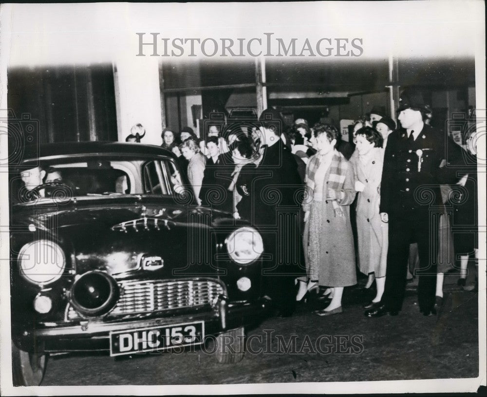 1957 Press Photo Dr. Bokin Adams Returns To Brixton Prison To Stand Trial - Historic Images