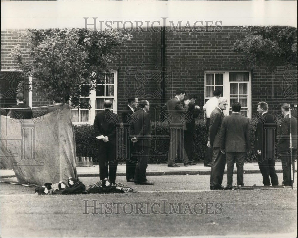 1966 Press Photo Mr. Roy Jenkins Home Secretary Visits Scene Of Shooting - Historic Images