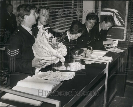 1966 Press Photo Money Pours In For Shot Policeman's Families - KSB57271 - Historic Images
