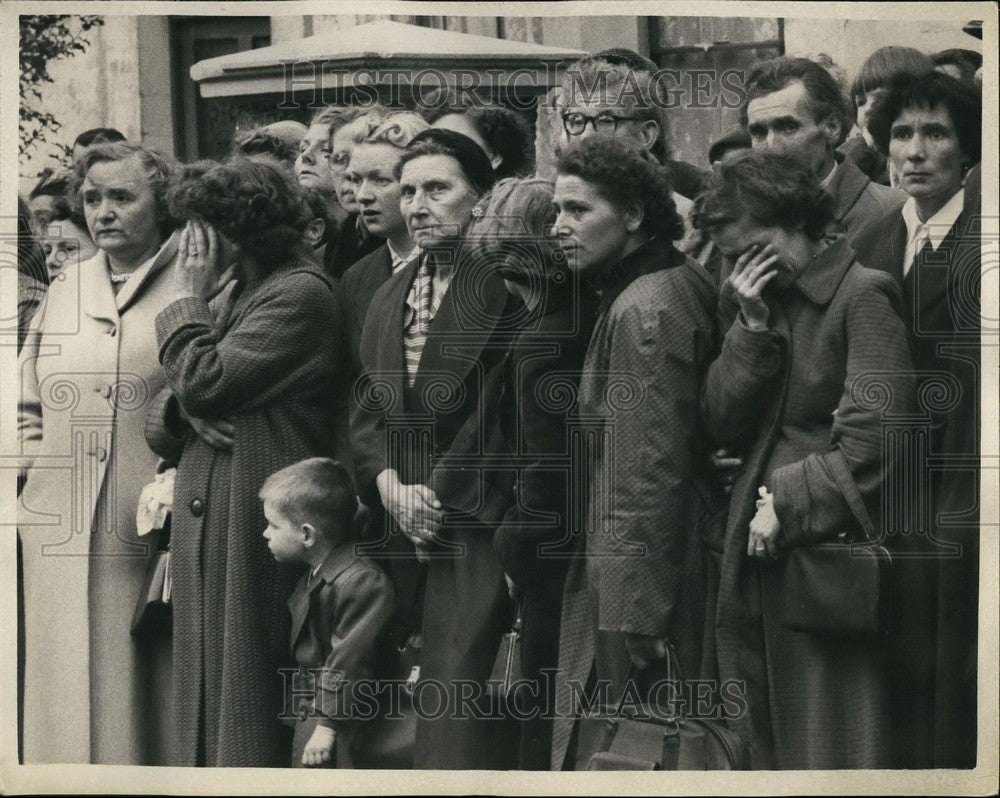 1957 Press Photo Funeral for Edwina Taylor,4, murdered last week - KSB57465 - Historic Images