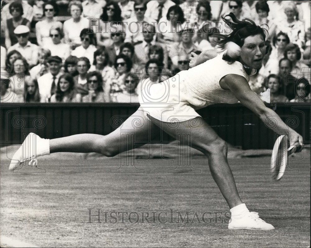 1973 Margaret Court beats Mrs Morazova quarter finals at Wimbledon - Historic Images