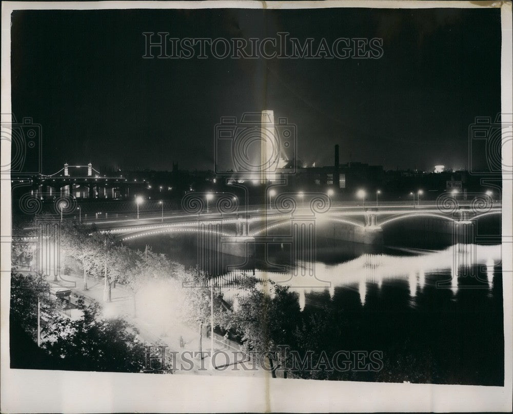 Press Photo Coronation Floodlights on Blackfriars Bridge in London - KSB57503-Historic Images