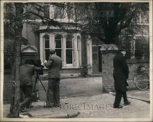 1954 Police photographers take pictures of car tracks - Historic Images
