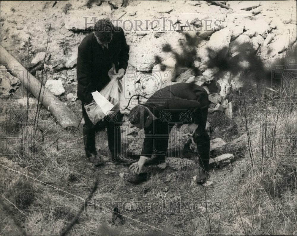 1967 Press Photo Hunt For Killer Of 2 ten Year Olds In Village of Beenham - Historic Images