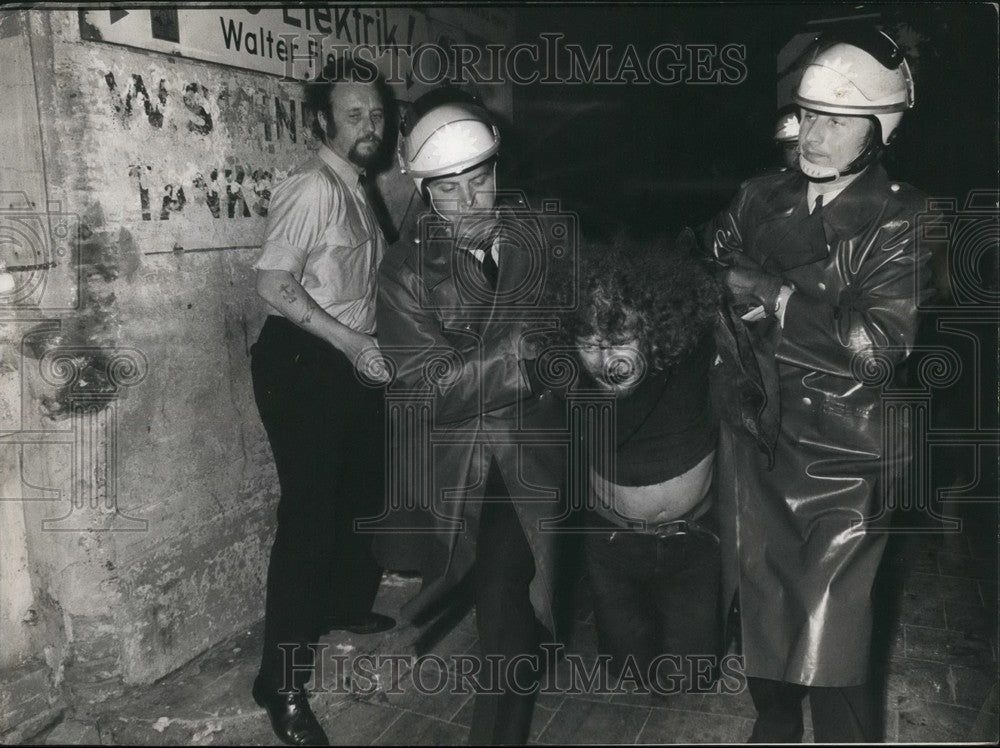 1973 Hamburg Police Clear Occupied House - Historic Images