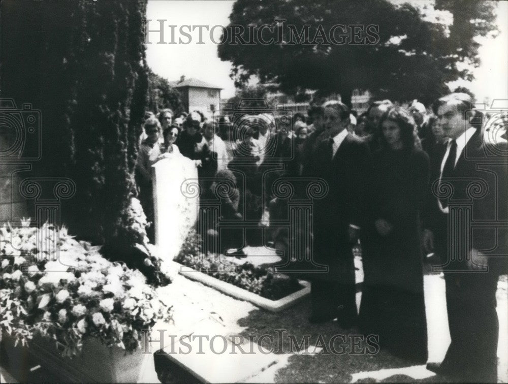 1975 Press Photo Funeral For Michael Simon - KSB58067 - Historic Images