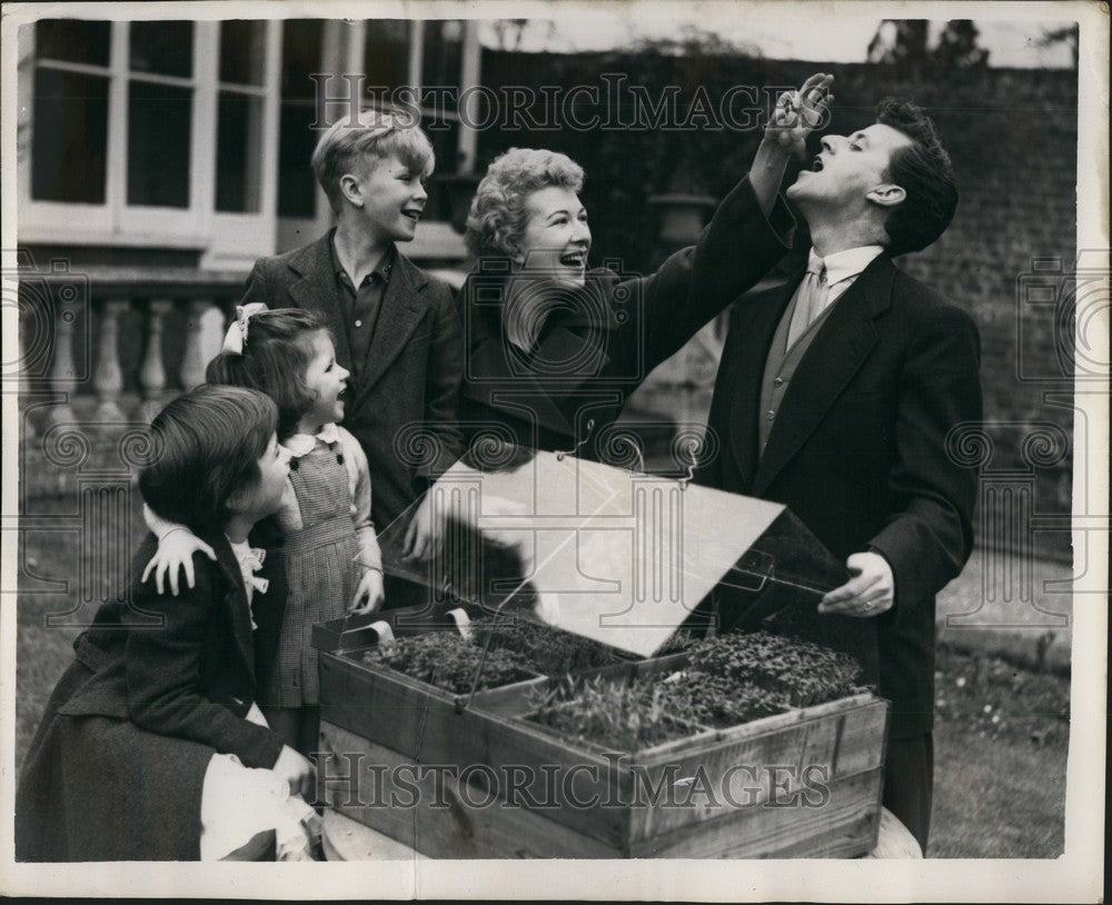 1953 Bernard Braden Kelly and wife and kids with produce they grew - Historic Images