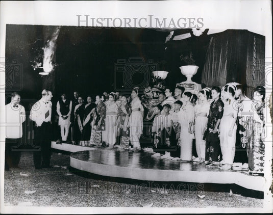 1956 Duke of Edinburgh in Malaya,communal dances in Kuala Lumpur - Historic Images