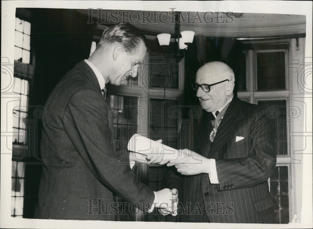 1958 Duke of Edinburgh visits British Dental Association H.Q - Historic Images