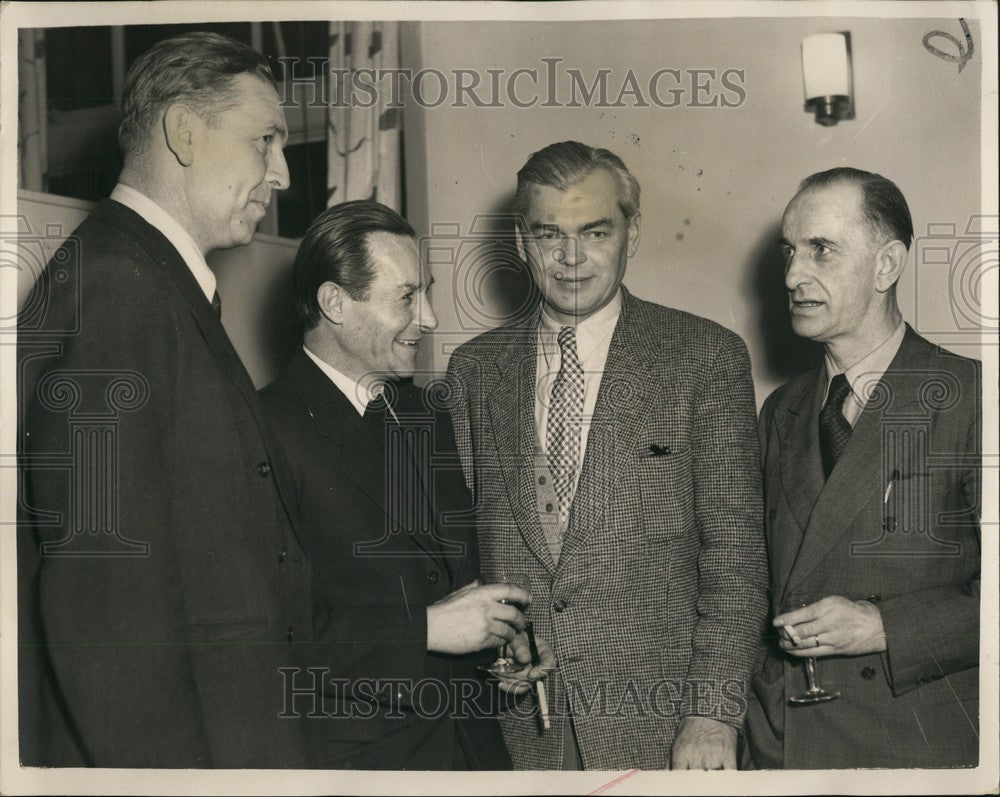 1954 Press Photo German airline Pilots arrive to Train in Britain - KSB58439-Historic Images