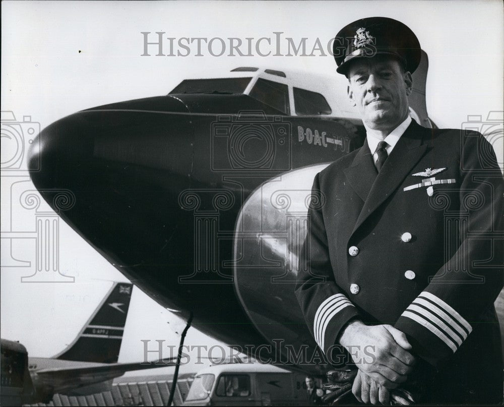1961, Senior Captain J. Woodman Will Command Queen's Flight to Ghana - Historic Images