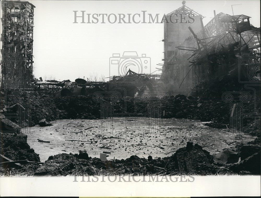 1969 Explosion in a blasting-powder factory - Historic Images