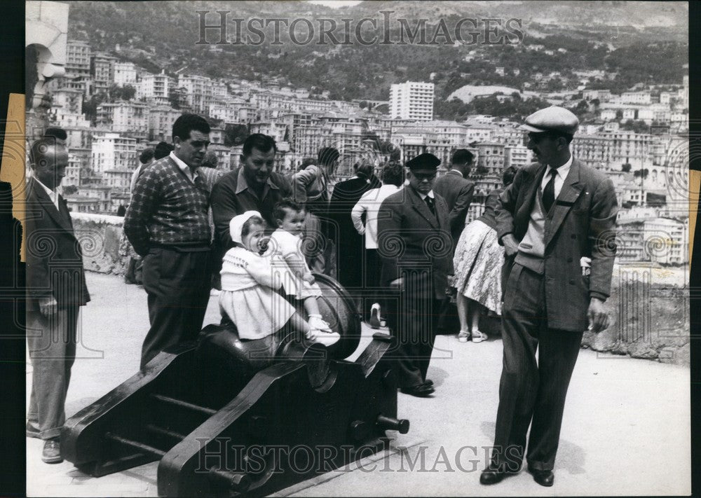 1959 Fathers and kids on short cannons  - Historic Images