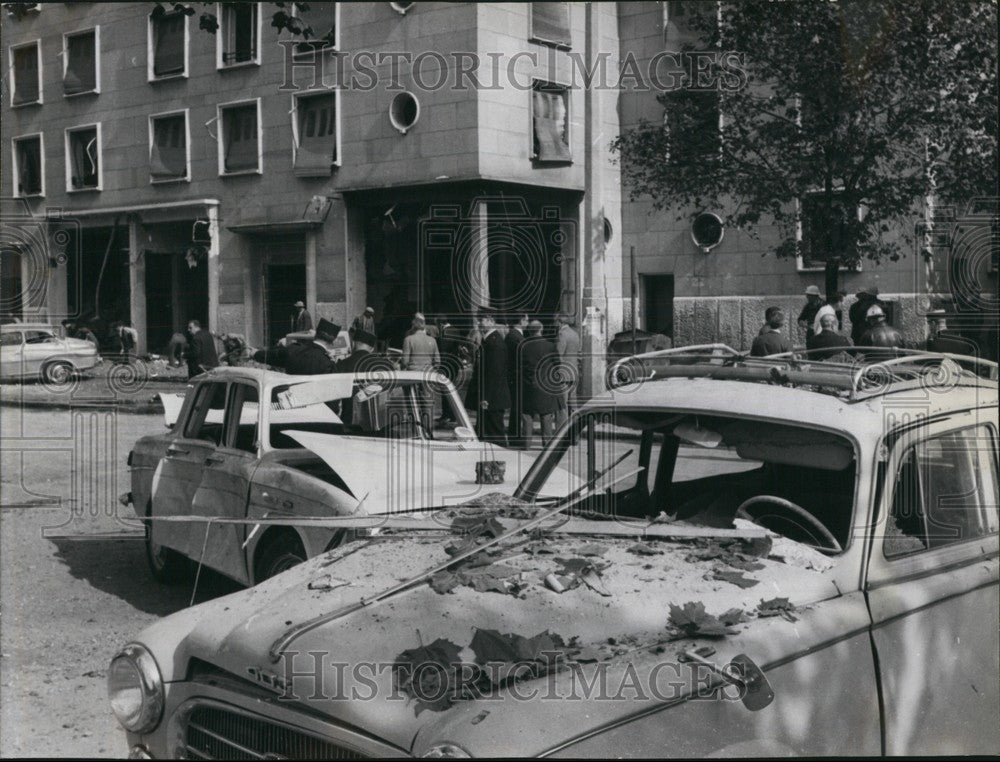 1967 Press Photo building wrecked by the explosion and cars damaged - KSB58575 - Historic Images