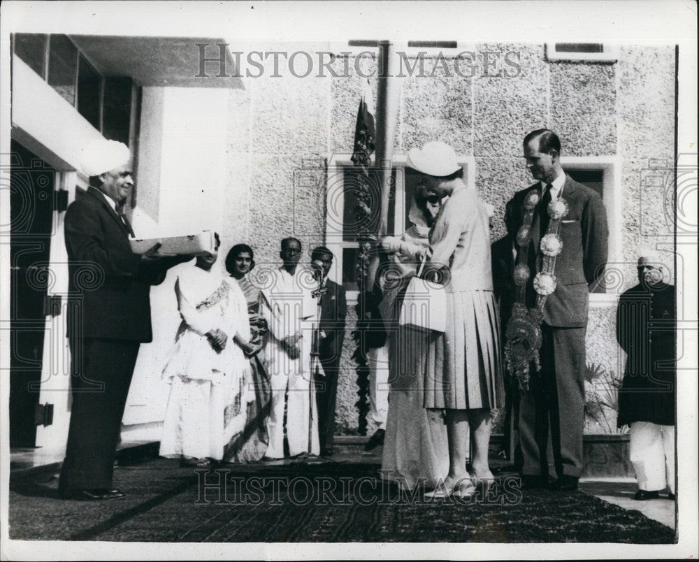 1961, Queen of England Opens New medical Center on Royal Indian Tour - Historic Images