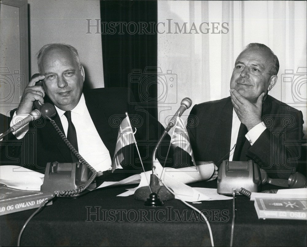 1968 Press Photo Mr. G.K Thestrup,Norway &amp;Sir John Wall - KSB58639 - Historic Images