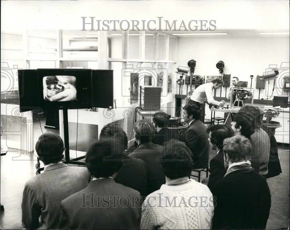 1970 New School of Navigation On Tower Hill In London - Historic Images